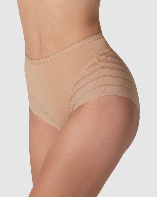 Panty faja clásico con control moderado de abdomen y bandas en tul
