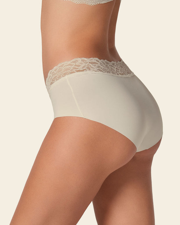 Panty hipster en tela ultraliviana con franja de encaje