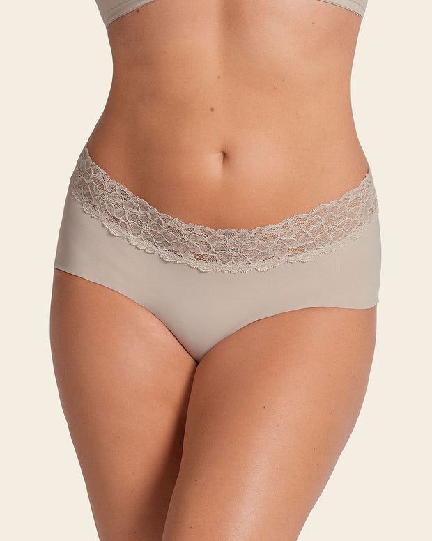 Panty hipster en tela ultraliviana con franja de encaje