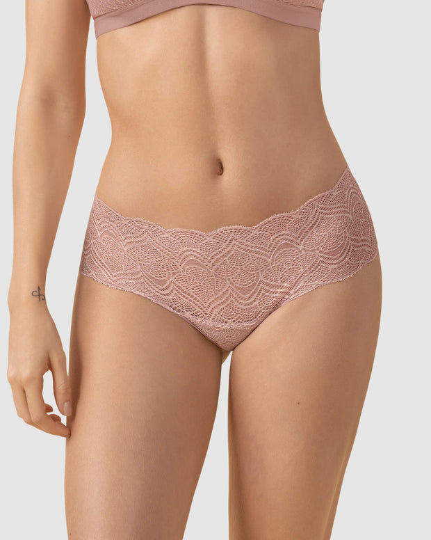 Paquete x3 panties estilo cachetero en encaje con transparencias y bordes redondeados