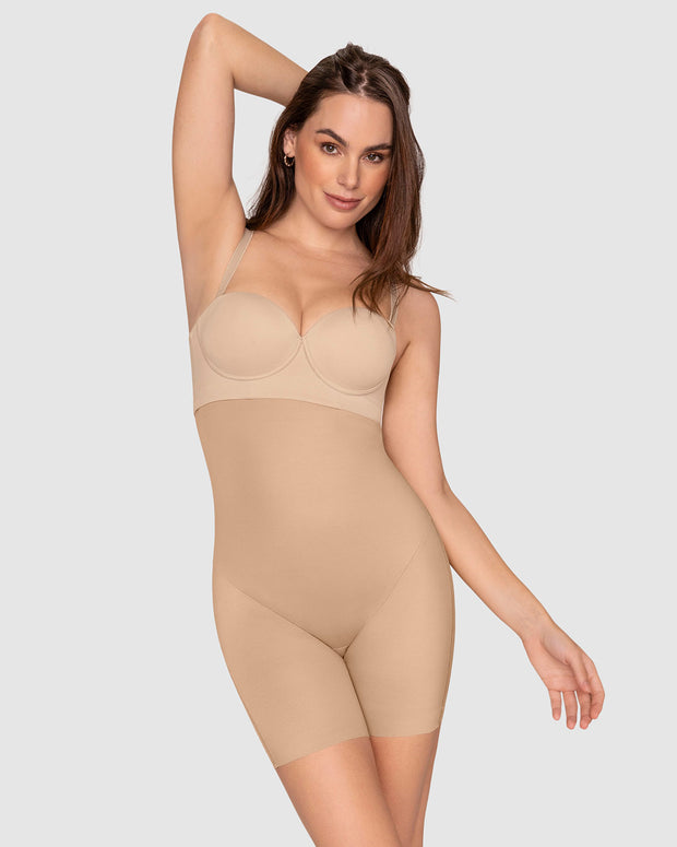 Short media pierna tiro extra alto, levanta cola