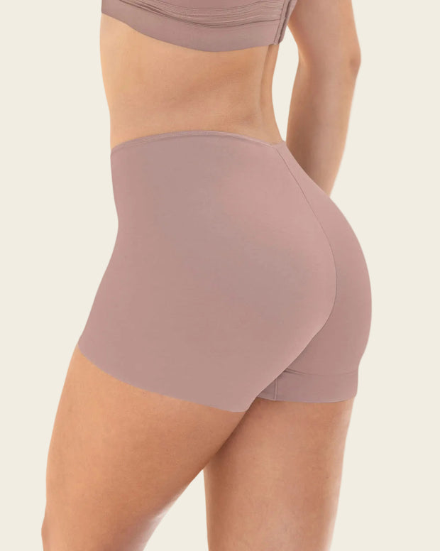 Panty tipo bóxer efecto invisible en piernas