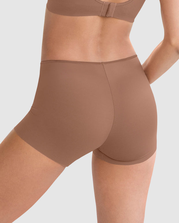 Panty tipo bóxer efecto invisible en piernas
