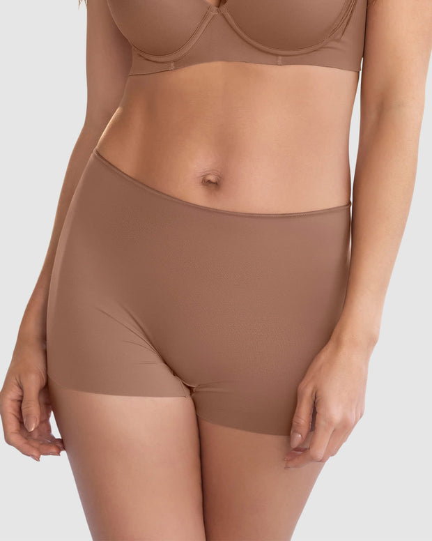 Panty tipo bóxer efecto invisible en piernas