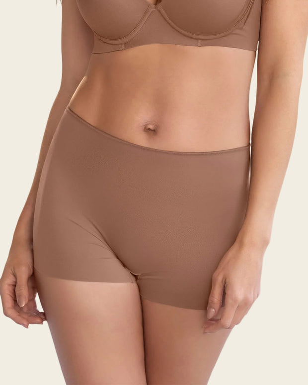 Panty tipo bóxer efecto invisible en piernas