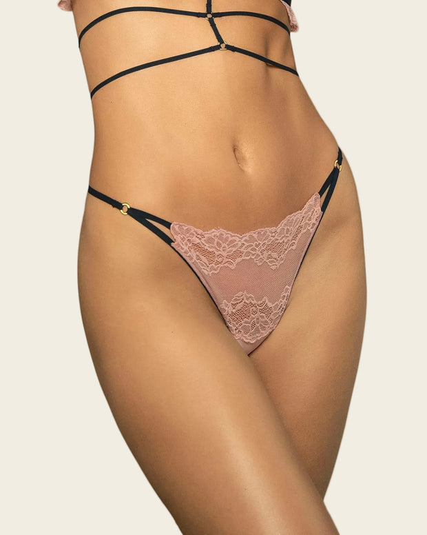Tanga brasilera en encaje ligera y cómoda