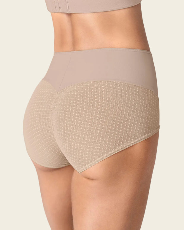 Panty clásico de control fuerte en abdomen, glúteos en tul