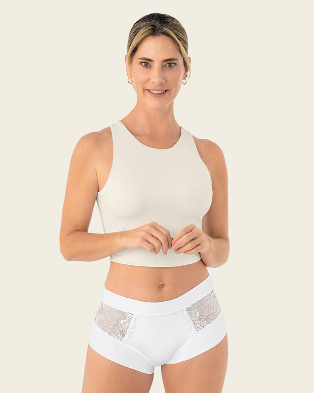 Panty clásico con detalles laterales en encaje