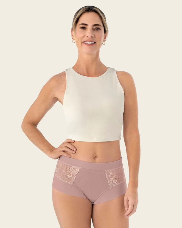 Panty clásico con detalles laterales en encaje