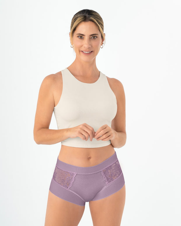 Panty clásico con detalles laterales en encaje