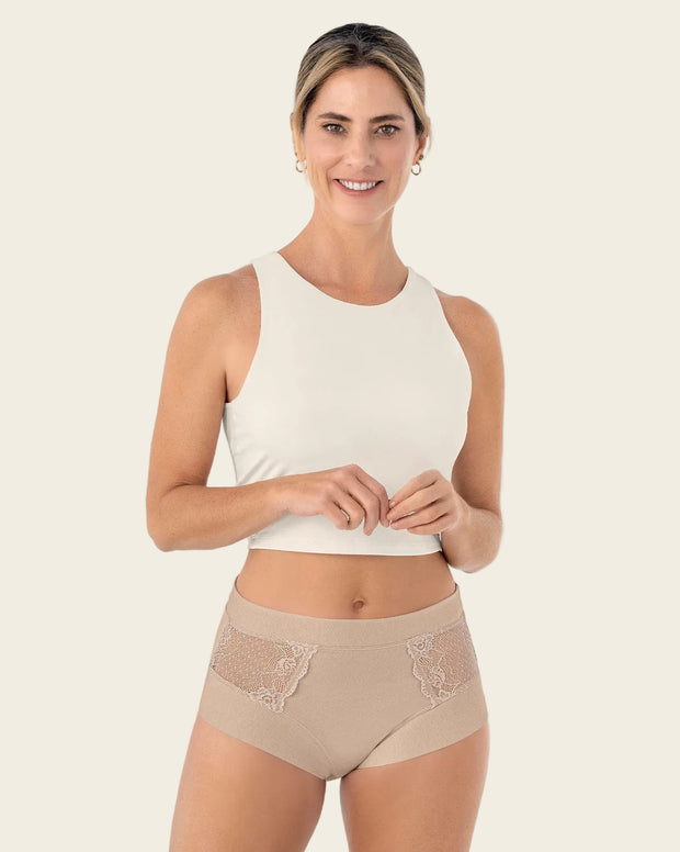 Panty clásico con detalles laterales en encaje