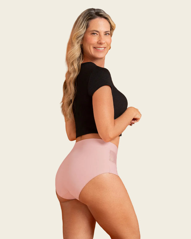 Panty clásico con detalles laterales en encaje