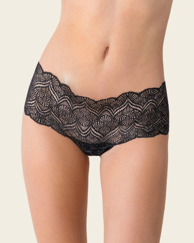 Paquete x 6 panties estilo cachetero en encaje con transparencias y bordes redondeados