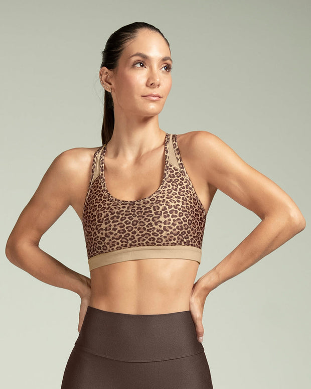 Top deportivo con espalda atlética en material de secado rápido