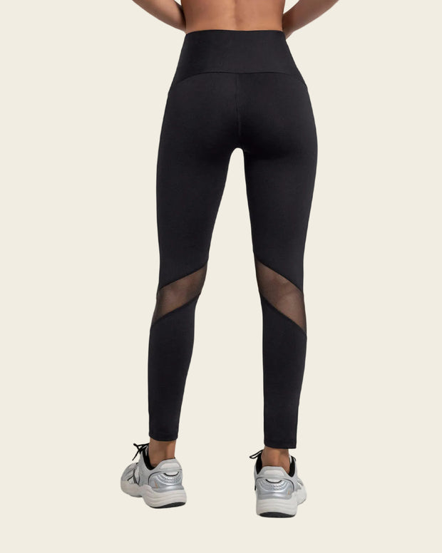 Legging de control con transparencias y tecnología copper