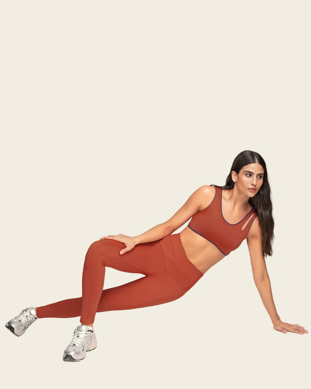 Legging deportivo de control con pretina cruzada en forma de V