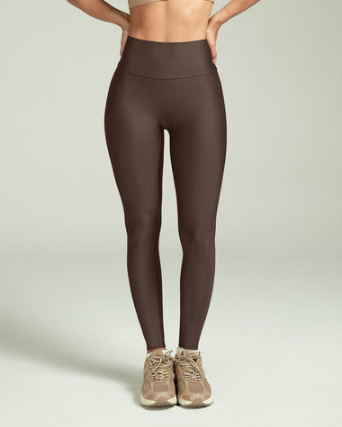 Legging deportivo tiro alto con corte en glúteos tipo corazón#color_875-cafe