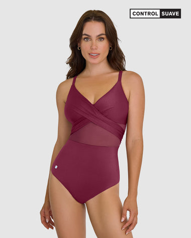 Vestido de baño entero con escote cruzado y tela con brillo#color_466-vinotinto