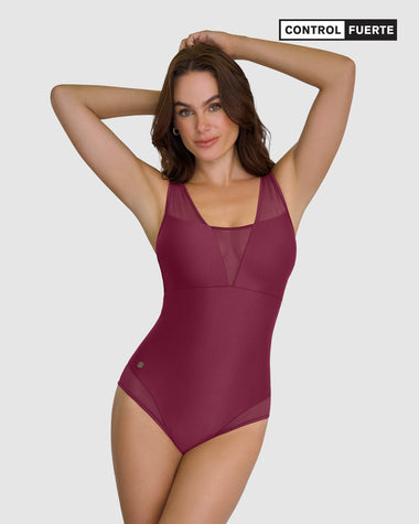 Vestido de baño entero con detalles en tul en escote y piernas#color_466-vinotinto