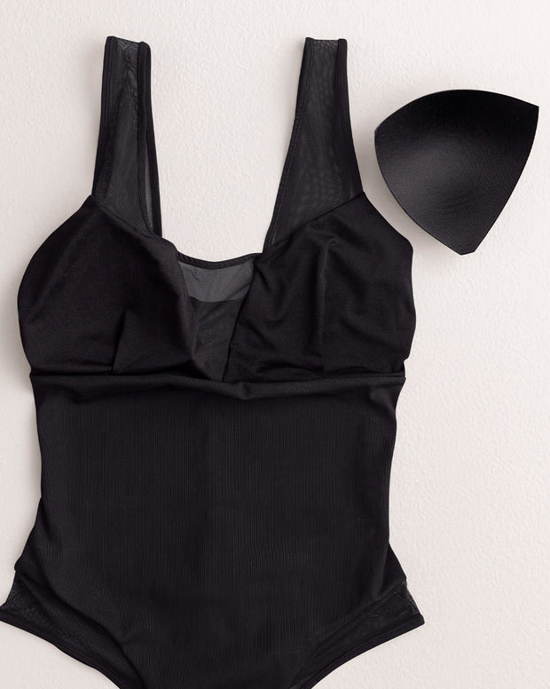 Vestido de baño entero de control fuerte con detalles en tul - Hasta 2 cm menos