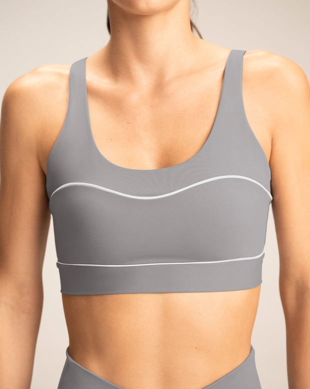 Top deportivo con cargaderas dobles