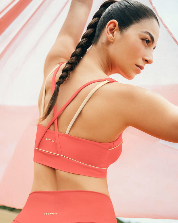 Top deportivo con cargaderas dobles en espalda