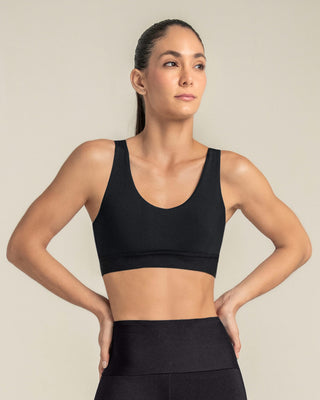 Top deportivo espalda atlética con detalles en tul#color_700-negro