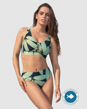 Bikini con top acordonable y buen cubrimiento en sisa y panty de tiro medio#color_838-estampado-hojas