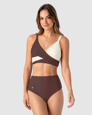 Bikini con panty tiro alto y top de buen cubrimiento#color_c56-marron