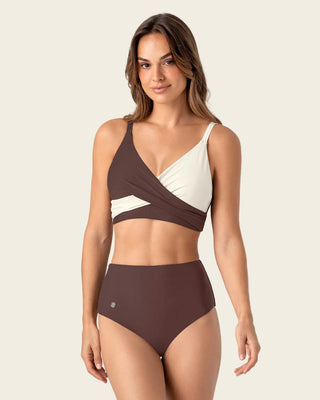 Bikini con panty tiro alto y top de buen cubrimiento#color_c56-marron
