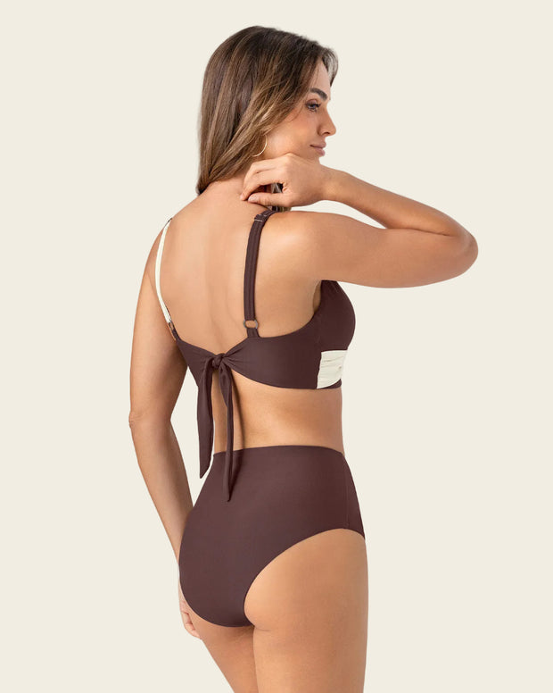 Bikini con panty tiro alto y top de buen cubrimiento