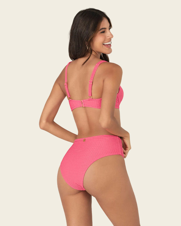 Bikini en textura acanalada con panty tiro alto y top con arcos