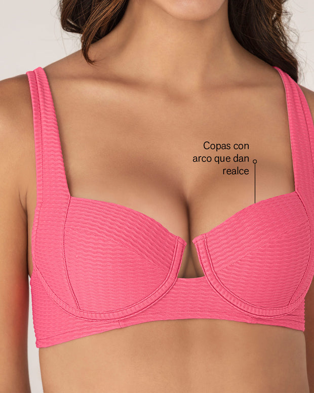 Bikini en textura acanalada con panty tiro alto y top con arcos