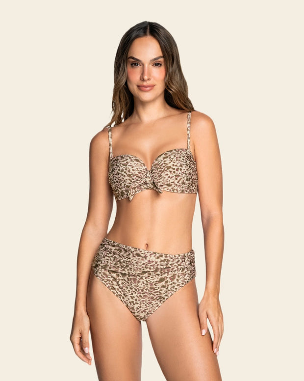 Bikini elaborado con botellas de PET recicladas