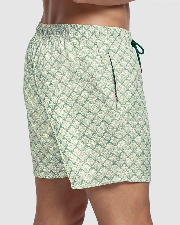 Pantaloneta de baño masculina con práctico bolsillo al lado derecho
