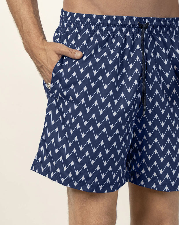 Pantaloneta de baño masculina con práctico bolsillo al lado derecho