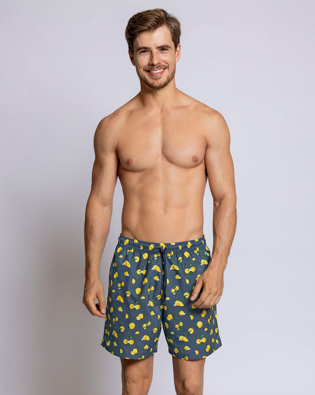 Pantaloneta de baño masculina con práctico bolsillo al lado derecho