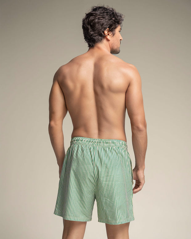 Pantaloneta de baño masculina con práctico bolsillo al lado derecho#color_a78-estampado-rayas-verdes