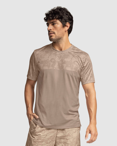Camiseta deportiva masculina con tecnología de secado rápido#color_014-estampado-beige-medio