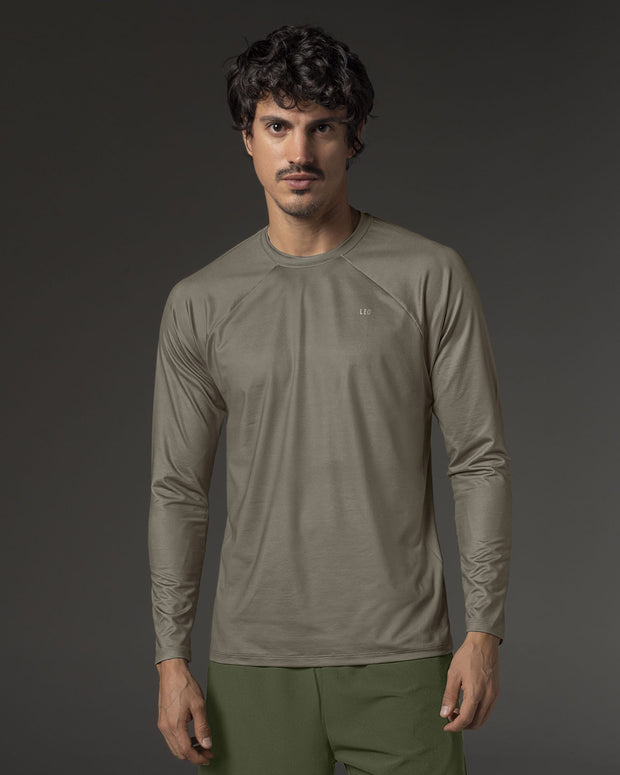 Camiseta deportiva masculina manga larga con protección UV