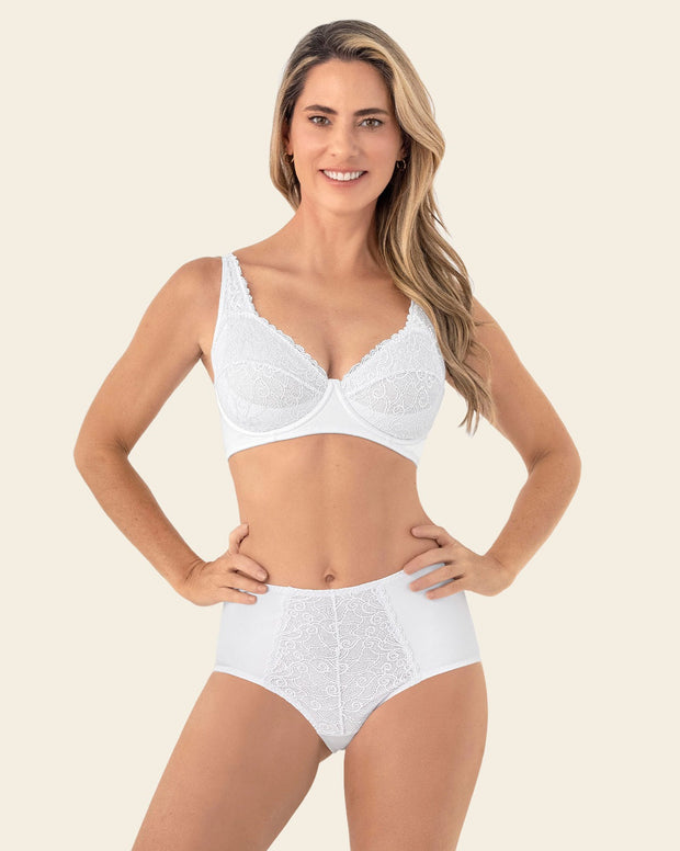 Panty clásico de control suave con toques de encaje en abdomen