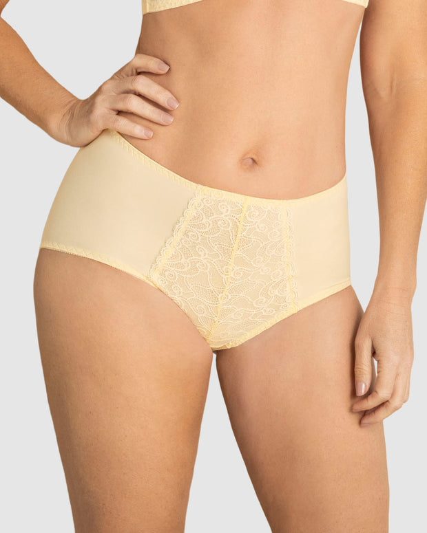 Panty clásico de control suave con toques de encaje en abdomen