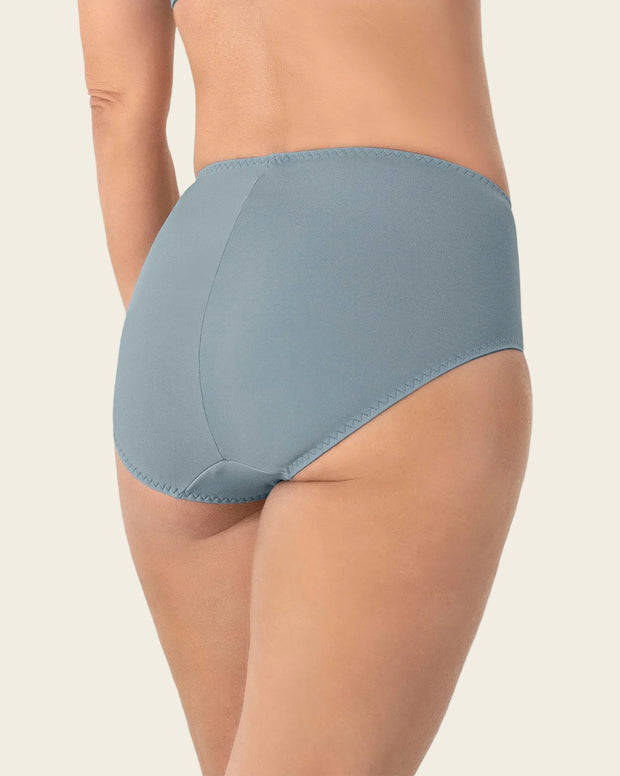 Panty clásico de control suave con toques de encaje en abdomen