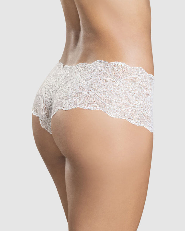Panty estilo cachetero elaborado en encaje