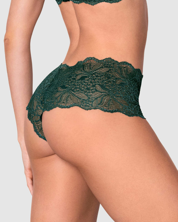 Panty estilo cachetero elaborado en encaje