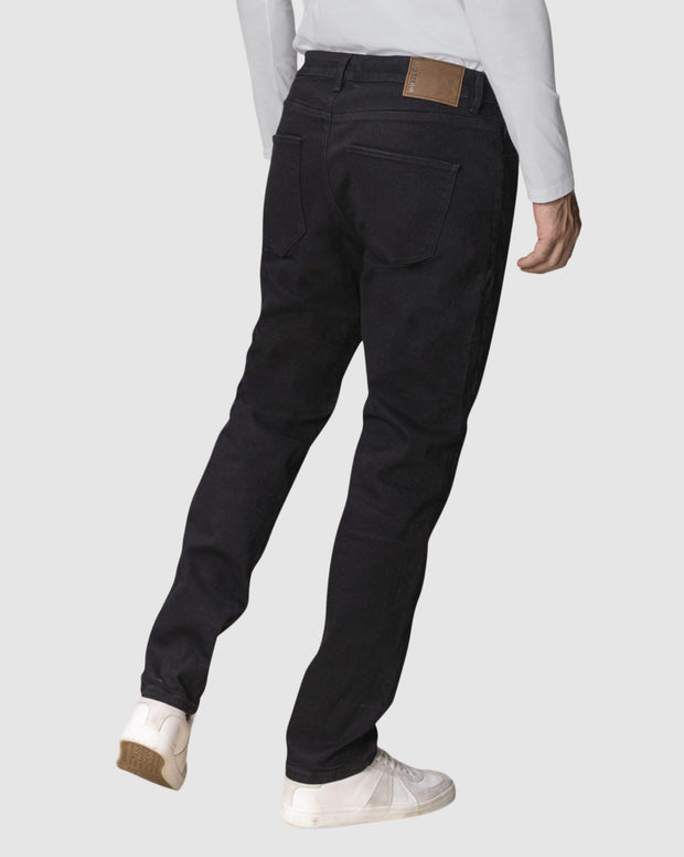 Jean slim con bota ajustada
