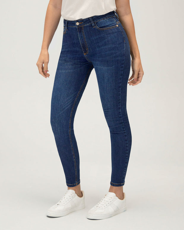 Jeans skinny esenciales para mujer