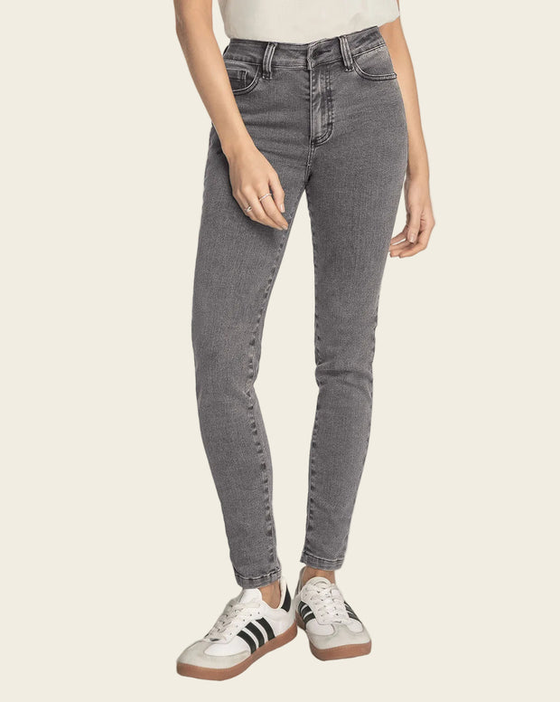Jean skinny levanta cola