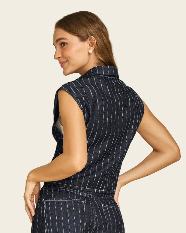 Chaleco en denim con textura bordada