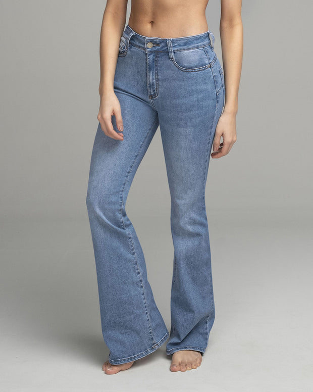 Jean levanta cola bota flare